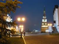 Казань. Вечерний кремль у башни Сююмбеки (114Kb) 