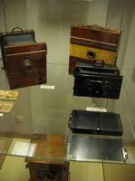 Выставка СЕМЬЯ В ОБЪЕКТИВЕ, коллекция старинных фотоаппаратов  (562х750, 37Kb) 