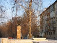 Дербышки. Памятник Николаю Липатову (800х600, 93Kb)